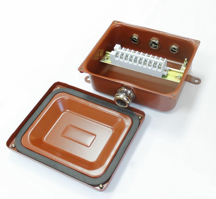 Коробка соединительная КС-10 IP65 УХЛ1,5 латунный ввод | zeta30335 | ЗЭТАРУС